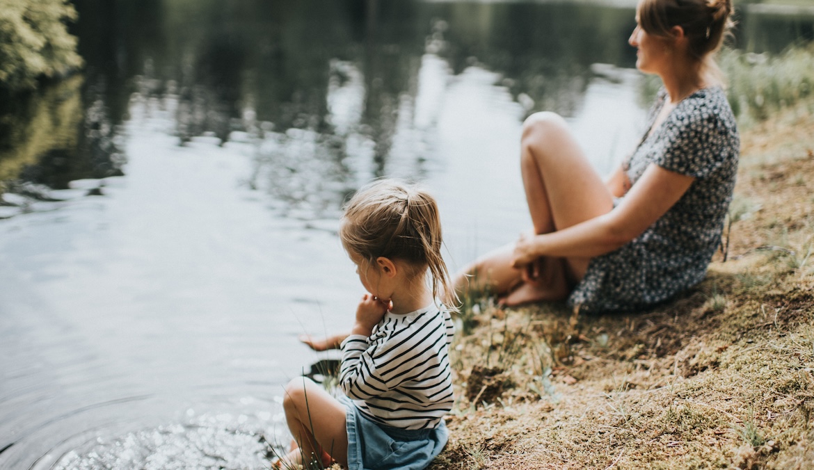 Featured image for Your 'Mother Wound' Can Make It Hard To Form Healthy Relationships as an Adult—Here's How To Cope