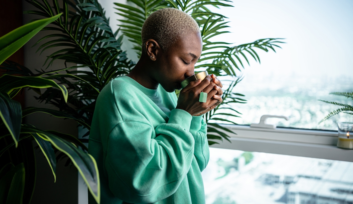 Featured image for 3 Foods Doctors Say To *Definitely* Avoid When You Have a Sore Throat (Plus a Few That Are Soothing)