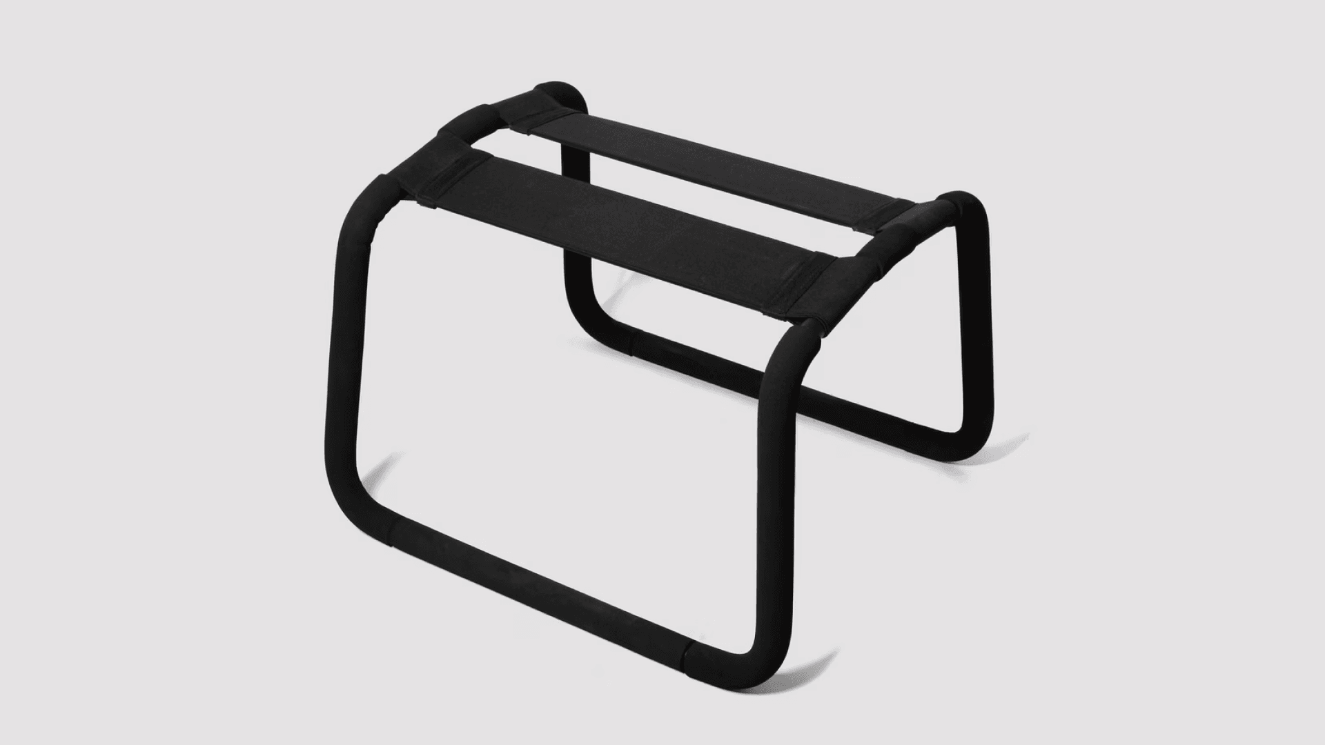 Black curved bench with two flexible straps in the middle