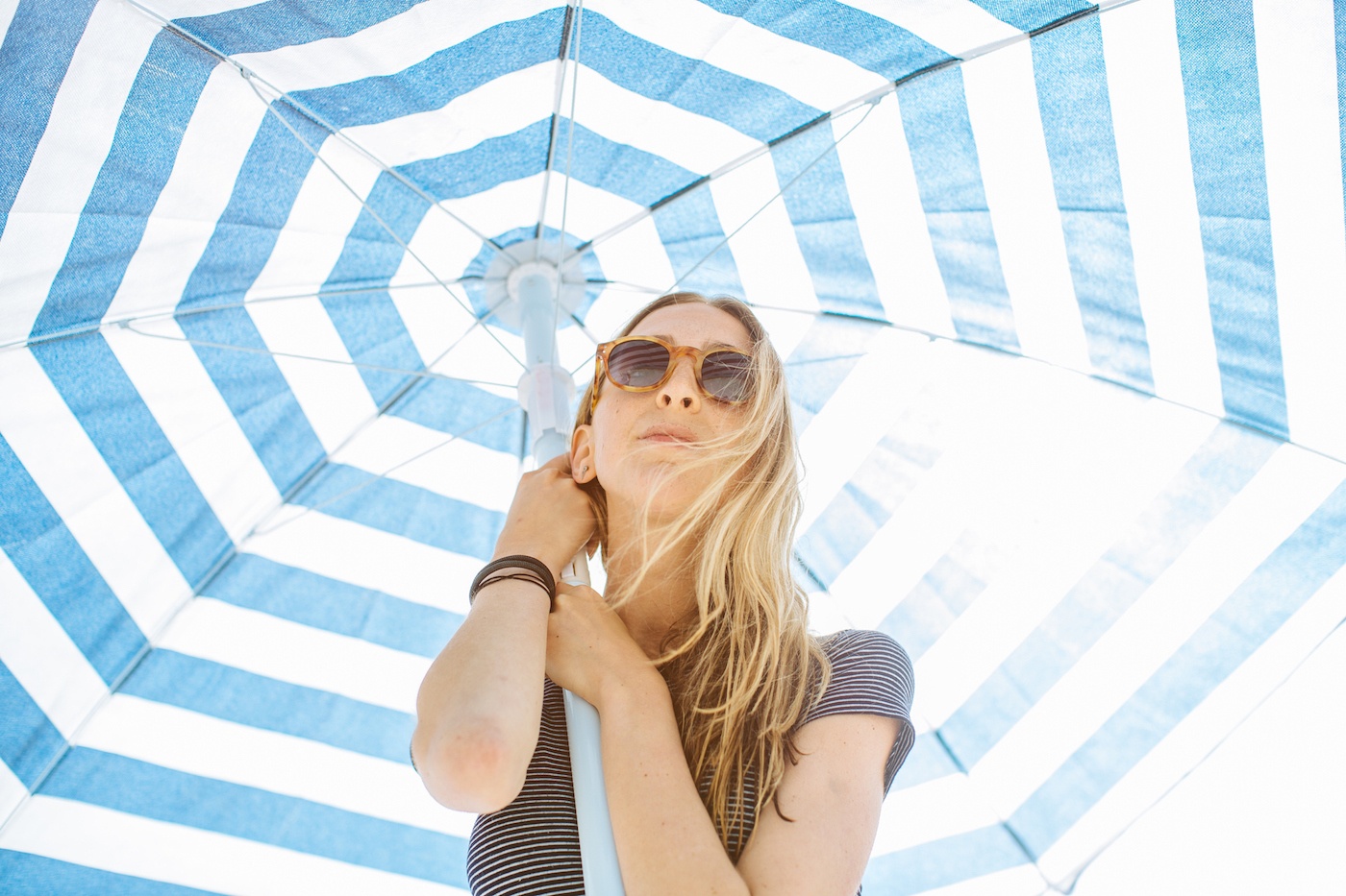 Featured image for Apparently, you can use baking soda to even out tan lines, and I am speechless