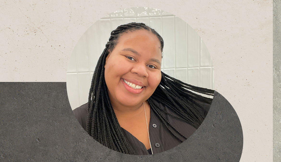 Featured image for This Is the Wash Day Routine That Keeps My Scalp and Hair Moisturized and Shiny When I Have Knotless Braids