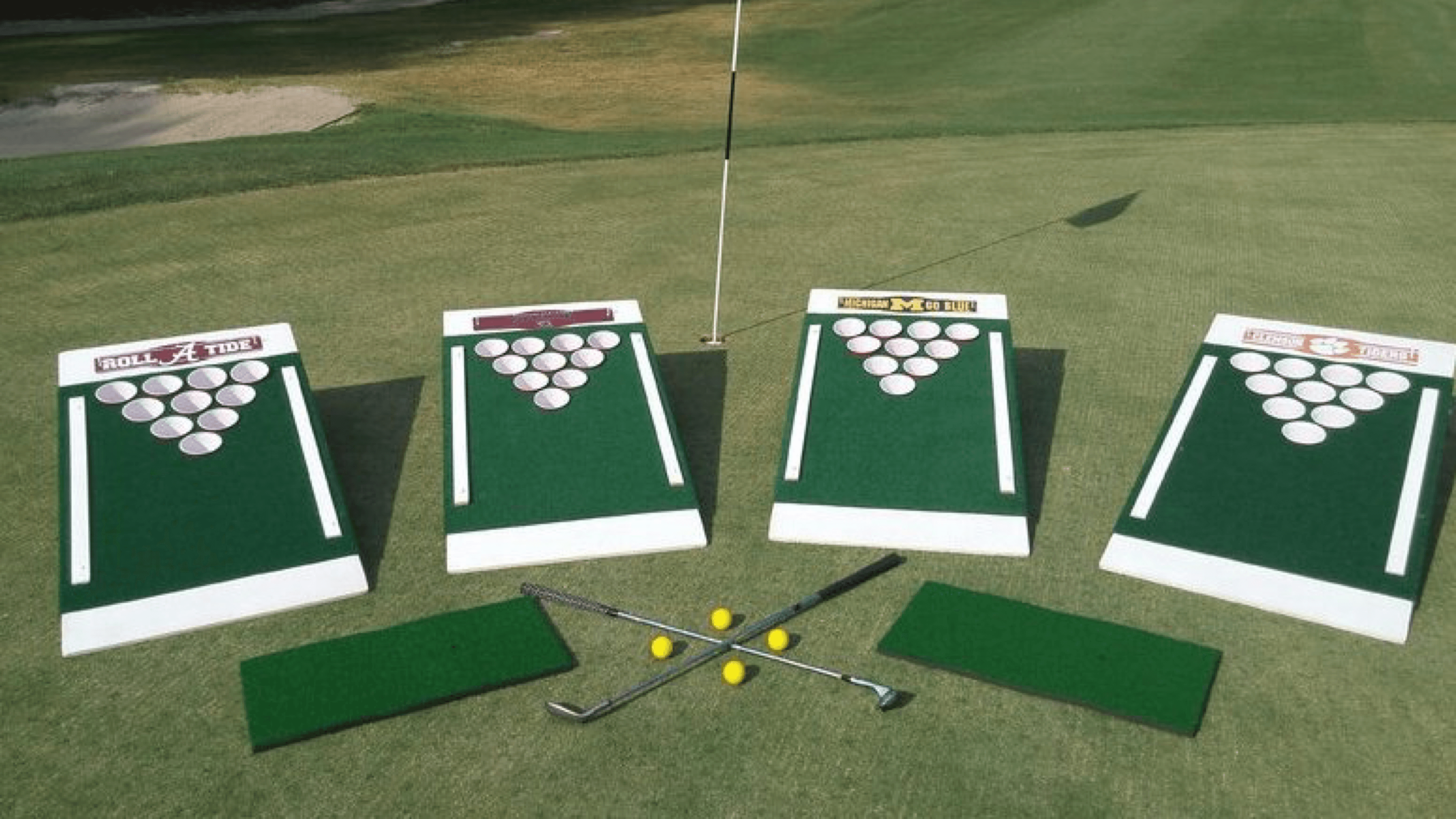 golf cornhole game