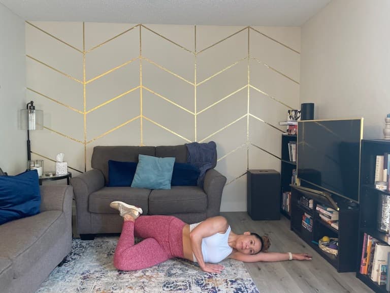 Personal trainer demonstrating IT band stretch