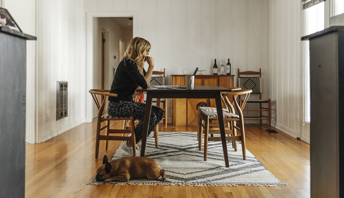 Featured image for I’ve Been Doing This Easy Glute Exercise While Sitting at Work, and Seen Major Results Without Thinking About It