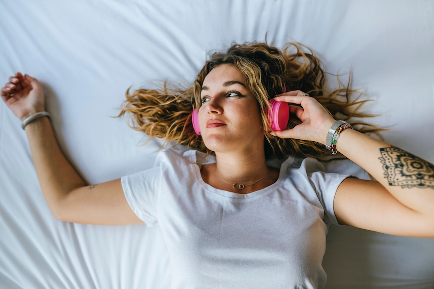 Featured image for Auralism Is the Experience of Getting Turned On By Sound—Here Are 8 Ways To Explore It